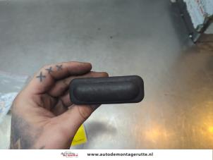 O190803 Gebruikte schakelaar achterklep Citroen DS3