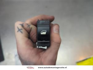 O190827 Gebruikte elektrisch raam schakelaar Citroen DS3