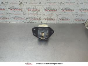 O190833 Gebruikte slotmechaniek achterklep Nissan Note