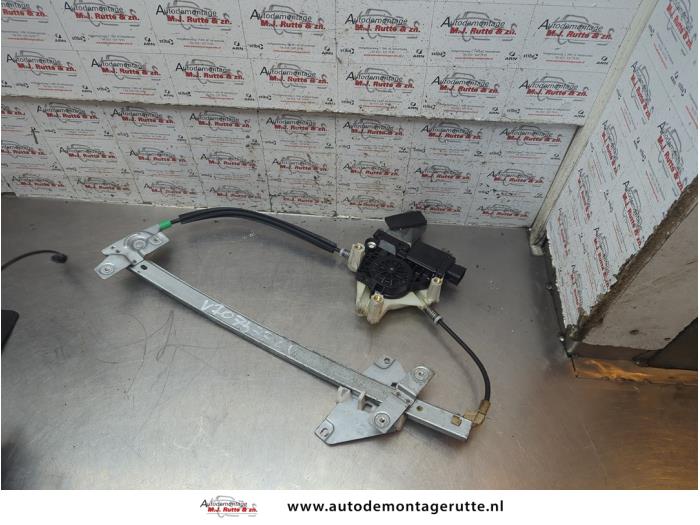 Gebruikte Raammechaniek 4Deurs links-voor Mitsubishi Carisma O190841