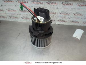 O190906 Gebruikte kachel ventilatiemotor Peugeot 308