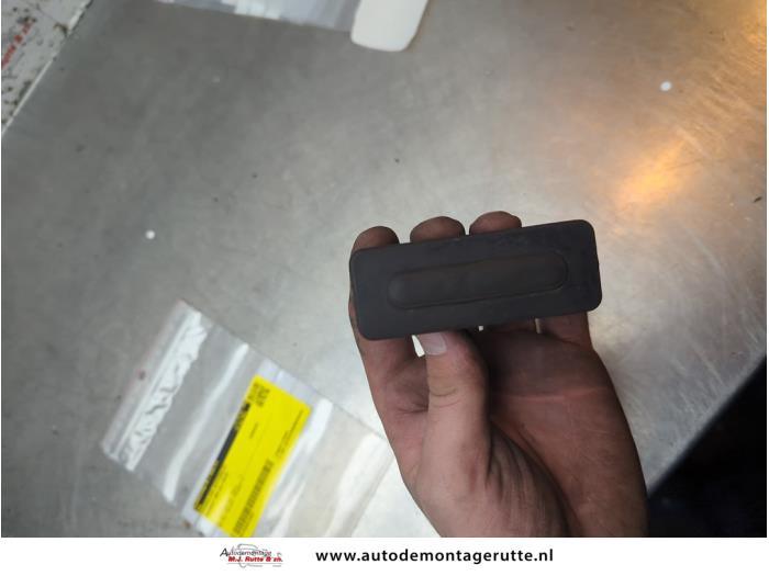 Gebruikte Schakelaar achterklep Peugeot 308 O190931