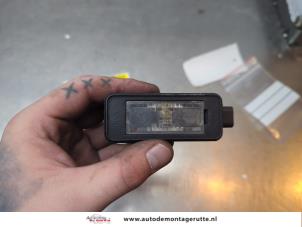 O190933 Gebruikte kenteken verlichting Peugeot 308