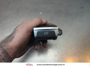 O190934 Gebruikte handrem schakelaar Peugeot 308