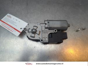O190939 Gebruikte schuifdak motor Peugeot 308