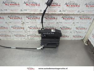O190961 Gebruikte slotmechaniek portier 4deurs links-achter Peugeot 308