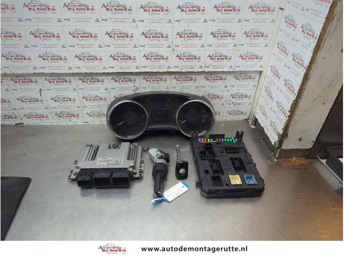 Gebruikte Kontaktslot + computer Peugeot 5008 O190984