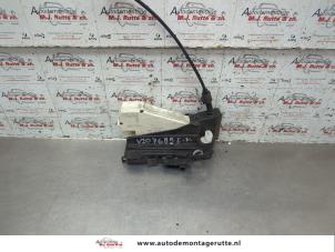 O191054 Gebruikte portierslot mechaniek 4deurs links-voor Volkswagen Sharan