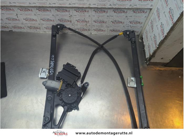 Gebruikte Ruitmechaniek 4Deurs links-voor Volkswagen Sharan O191060