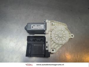 O191106 Gebruikte raammotor portier Seat Leon