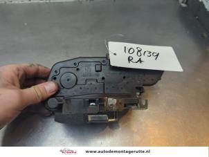 O191189 Gebruikte deurslot mechaniek 4deurs rechts-achter Nissan X-Trail