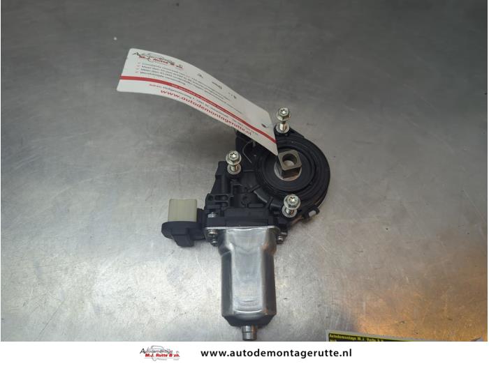 Gebruikte Portierruitmotor Nissan X-Trail O191196