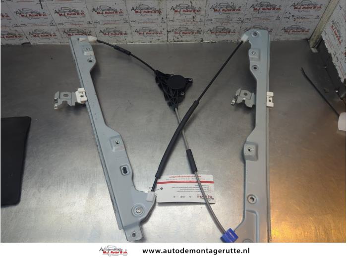 Gebruikte Ruitmechaniek 4Deurs links-voor Nissan X-Trail O191197