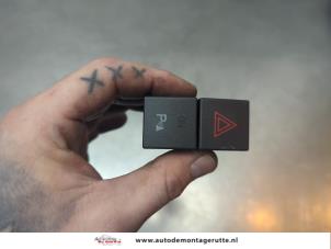 O191218 Gebruikte gevarenlicht schakelaar Mitsubishi Space Star