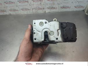 O191239 Gebruikte portierslot mechaniek 4deurs links-voor Saab 9-3