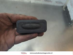 O191262 Gebruikte schakelaar achterklep Renault Grand Scenic