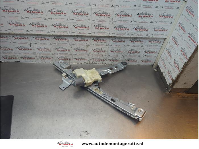 Gebruikte Raammechaniek 4Deurs links-voor Peugeot 5008 O191347