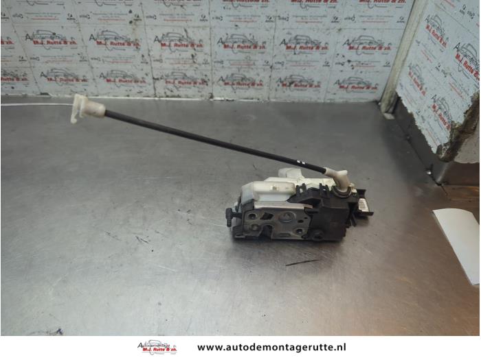 Gebruikte Slotmechaniek Portier 4Deurs rechts-voor Peugeot 5008 O191350