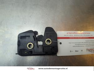O191419 Gebruikte slotmechaniek achterklep Volkswagen Polo