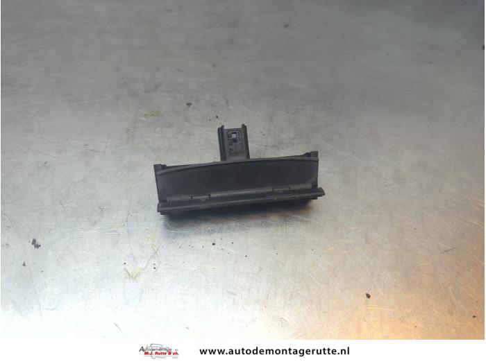 Gebruikte Schakelaar achterklep Peugeot 5008 O191477