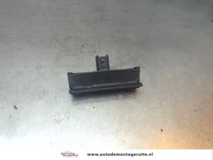 O191477 Gebruikte schakelaar achterklep Peugeot 5008