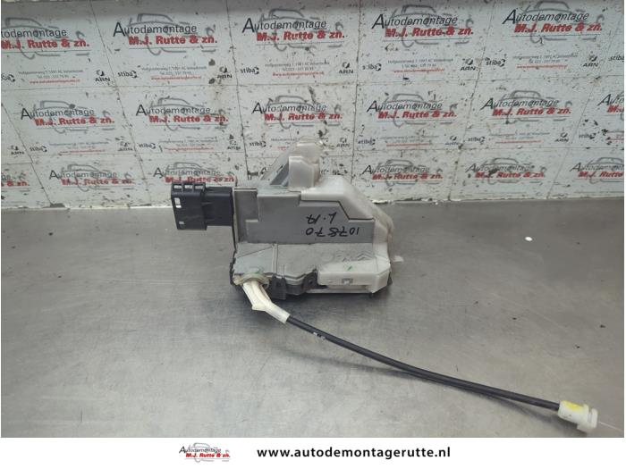 Gebruikte Slotmechaniek Portier 4Deurs links-achter Peugeot 5008 O191490