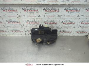 O191503 Gebruikte portierslot mechaniek 4deurs links-voor Opel Insignia
