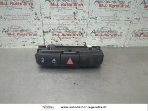 O191555 Gebruikte schakelaar paniekverlichting Opel Insignia