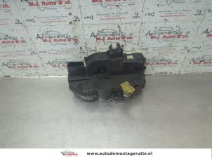 O191557 Gebruikte portierslot mechaniek 4deurs rechts-achter Opel Insignia