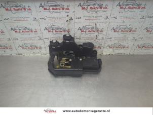 O191588 Gebruikte portierslot mechaniek 4deurs links-voor Chevrolet Epica