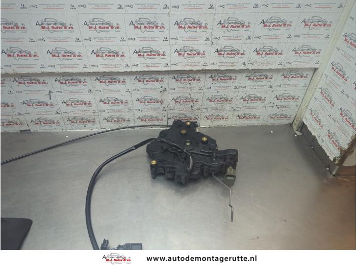 Gebruikte Schuifdeur Slotmechaniek rechts Volkswagen Transporter O191623