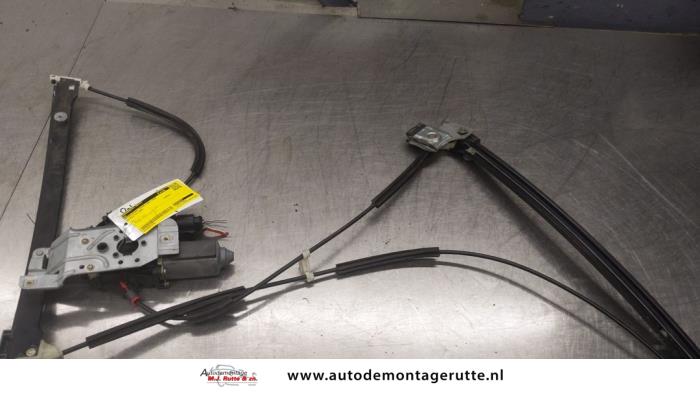 Gebruikte Ruitmechaniek 2Deurs links-voor Volkswagen Polo O191654