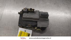 O191659 Gebruikte portierslot mechaniek 2deurs links Peugeot 206