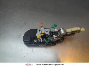 O191687 Gebruikte portierslot mechaniek 2deurs links Chrysler PT Cruiser