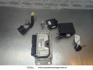 O191697 Gebruikte kontaktslot + computer Toyota Aygo