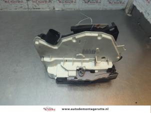 O191723 Gebruikte slotmechaniek portier 2deurs rechts Seat Mii