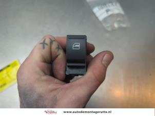 O191730 Gebruikte schakelaar elektrisch raam Seat Mii