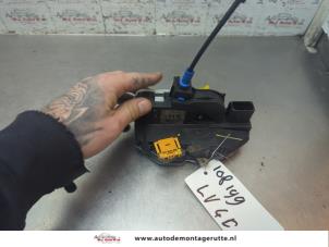 O191746 Gebruikte slotmechaniek portier 4deurs links-voor Opel Astra