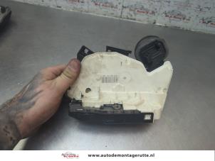 O191807 Gebruikte slotmechaniek portier 4deurs links-achter Volkswagen Golf