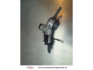 O192028 Gebruikte sleutel+contactslot Nissan Micra