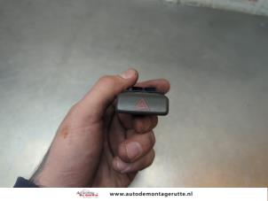 O192030 Gebruikte gevarenlicht schakelaar Volvo S40