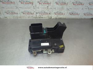 O192032 Gebruikte slotmechaniek portier 4deurs links-voor Ford Fusion