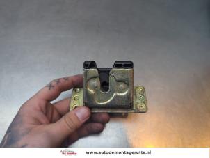 O192042 Gebruikte slotmechaniek achterklep Opel Astra