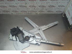 O192056 Gebruikte raammechaniek 2deurs rechts-voor Renault Twingo