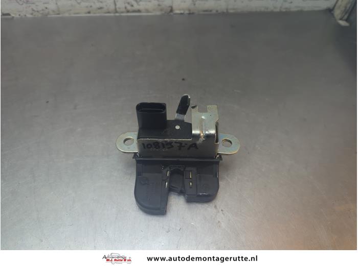 Gebruikte Slotmechaniek Achterklep Volkswagen Golf O192088