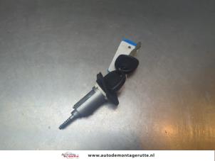 O192098 Gebruikte kontaktslot+sleutel Opel Agila