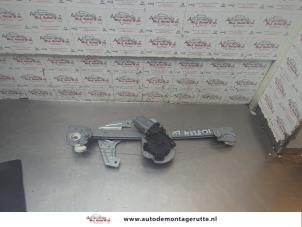 O192124 Gebruikte ruitmechaniek 2deurs links-voor Peugeot 107