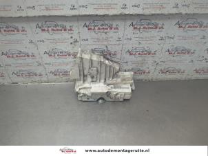 O192129 Gebruikte slotmechaniek portier 4deurs links-achter Mercedes B-Klasse