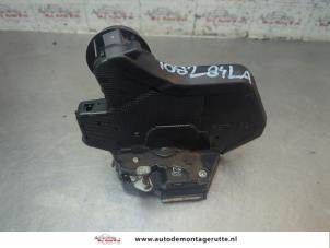 O192179 Gebruikte deurslot mechaniek 4deurs links-achter Toyota Corolla Verso