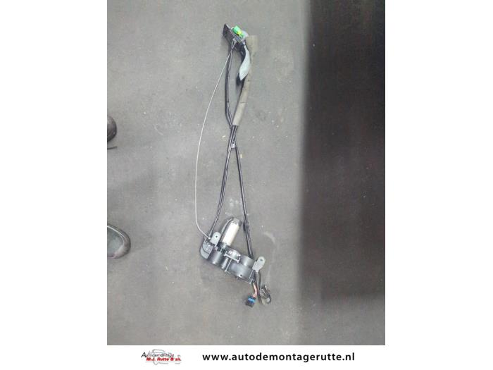 Gebruikte Schuifdeur motor rechts Peugeot 1007 O192209